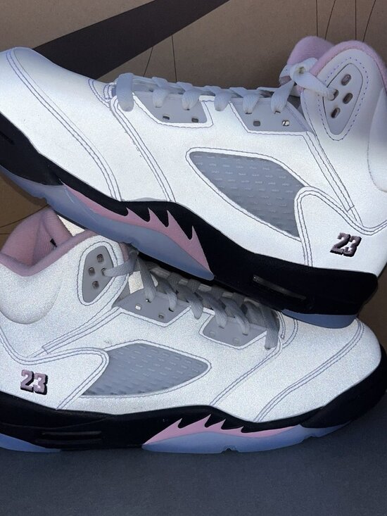 Athletic_Shoes